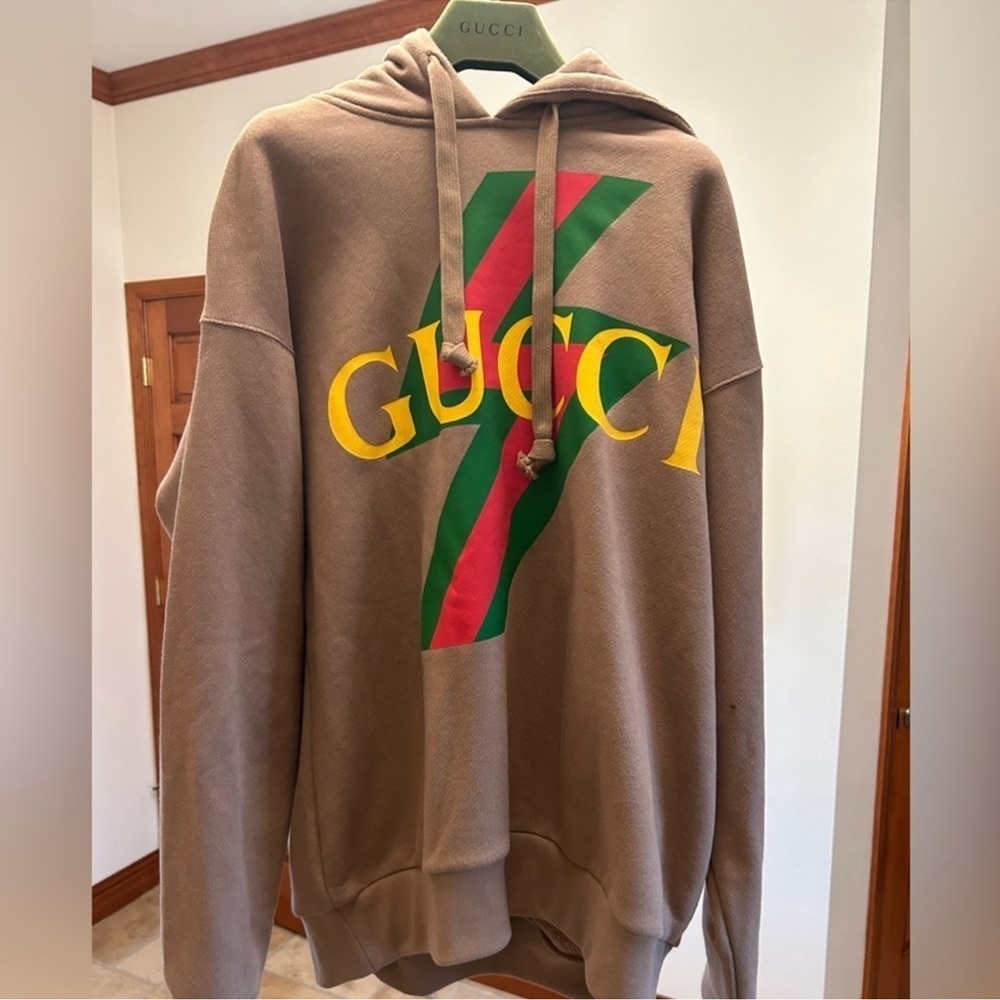 Women’s Gucci, lightning web logo hoodie size XS fits like a medium. Made Italy.